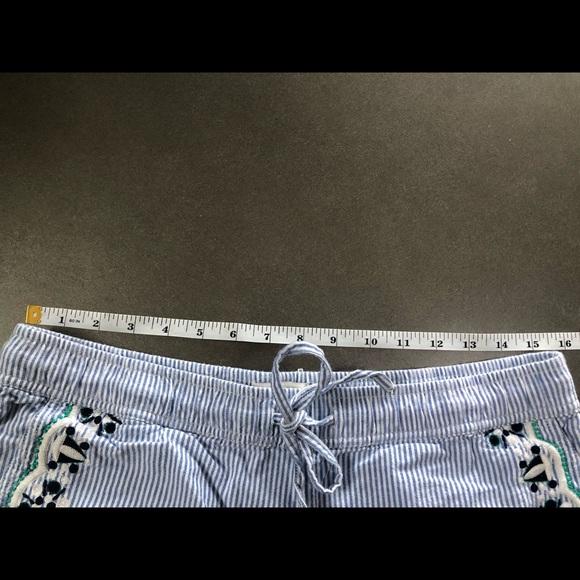 Vineyard Vines Seersucker Blue and White Shorts - Picture 6 of 7